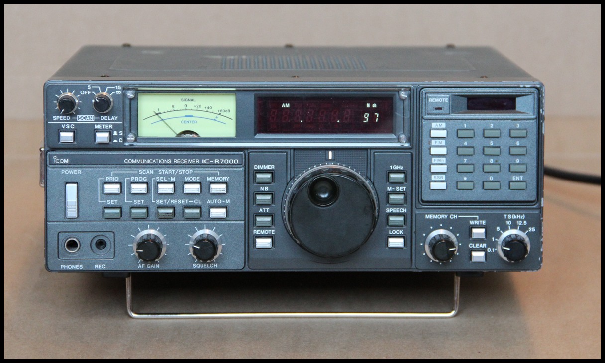 ICOM   IC R7000   ICR7000   Communications Receiver   Scanner    